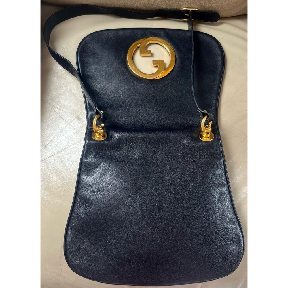 Gucci Black Shoulder Bag with Gold GG Emblem - Picture 6 of 11